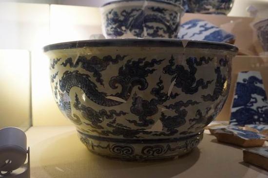 青花云龙纹花盆(大型) 2014年珠山北麓出土