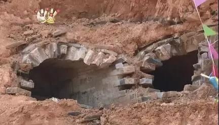 发现的古墓。在墓中除发现墓志之外，同时还出土了40余枚南宋钱币