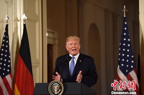 当地时间4月27日，美国总统特朗普在白宫会见来访的德国总理默克尔，并共同会见记者。图为特朗普出席联合记者会。<a target='_blank' href='http://www.chinanews.com/'>中新社</a>记者 刁海洋 摄
