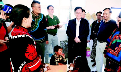     调研组调研四川省凉山州昭觉县解放乡火普村幼教点