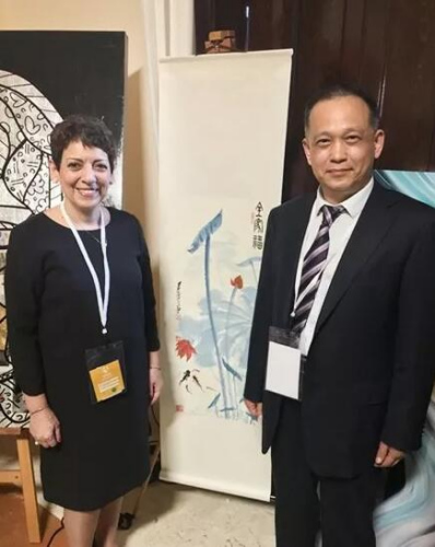  此作品《全家福》为国际财团苏莱曼家族卢西娅女士在慈善拍卖活动竞拍收购。