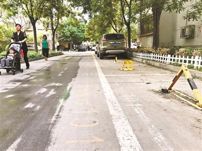 黄寺大街24号院共享车位长期上地锁闲置摄影/本报记者 李天际 点击进入下一页