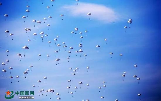 美媒:中国空降兵师改旅更精干 或以收复台湾为己任