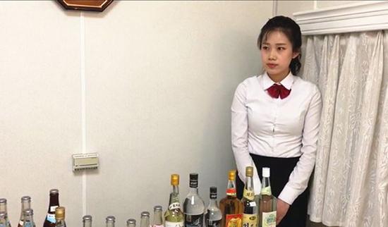 朝鲜绿皮专列:女兵负责打扫 菜吃完一道才上一道