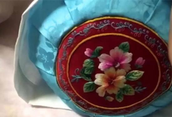 朝鲜绿皮专列:女兵负责打扫 菜吃完一道才上一道