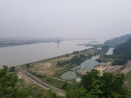 图为穿黄工程退水闸出口 曹梦媛 摄  图为穿黄工程退水闸出口 曹梦媛 摄