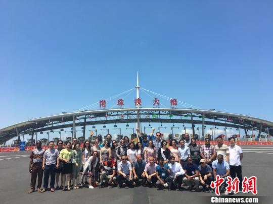 中国侨网青年汉学家在穗研修在岭南各地游历。暨南大学提供