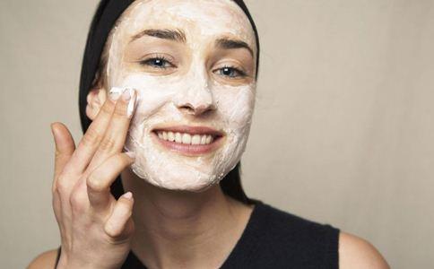 草莓鼻怎么去掉 教你几招有效祛除黑头 去除黑头的方法 草莓鼻怎么去除 如何快速去黑头