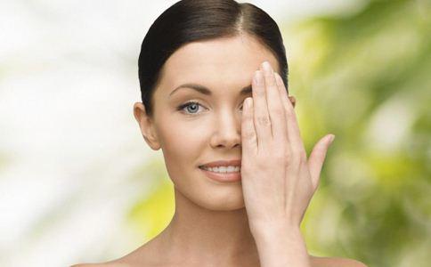 草莓鼻怎么去掉 教你几招有效祛除黑头 去除黑头的方法 草莓鼻怎么去除 如何快速去黑头