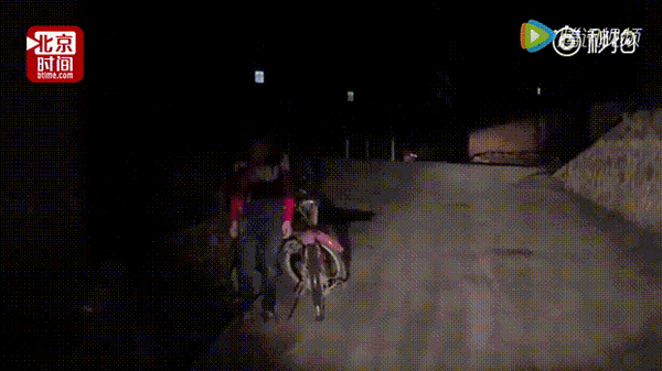 1527815376816202.gif 3.gif