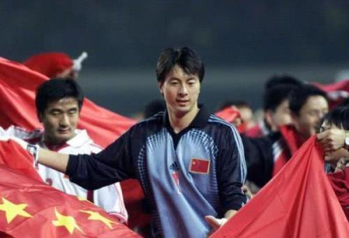 前国门街头卖樱桃：我不惨，只想让家人过得更好