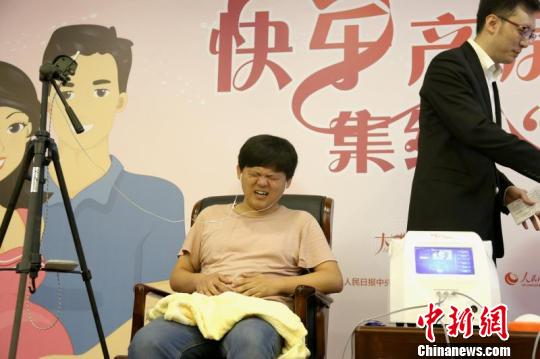 挑战7级疼痛的准爸爸只坚持了30秒?！≤缝?摄