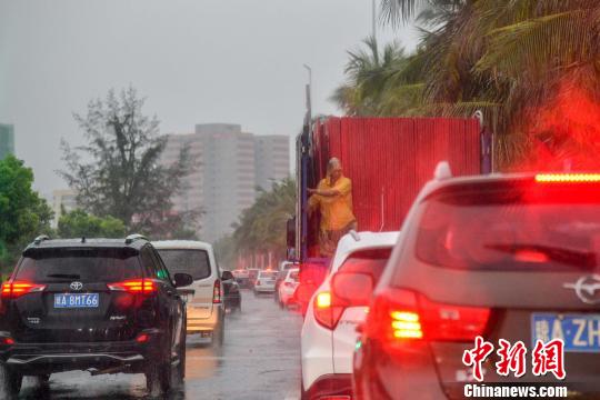 今年第4号台风给琼岛带来风雨环岛高铁停运