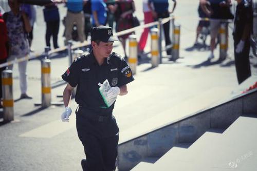 操碎心!考生粗心忘带准考证 家长紧急送至考点