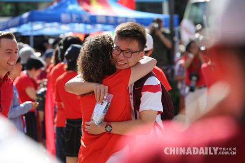 外媒:一考定终身观点淡化 中国00后选择空间大