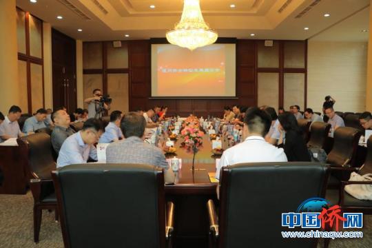 中国侨网温州侨企座谈会解题侨企转型发展。　郭其钰　摄