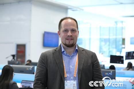 俄罗斯卫星通讯社记者卡斯巴申·安德烈(摄\李文亮)  点击进入下一页