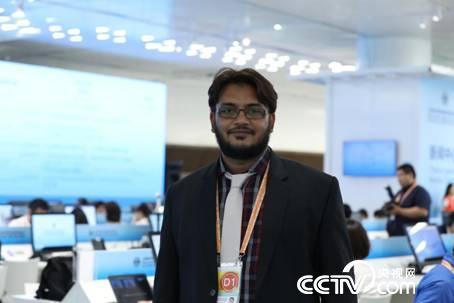 巴基斯坦国家电视台记者 Zubairuddin Muhammad(摄\李文亮) 点击进入下一页