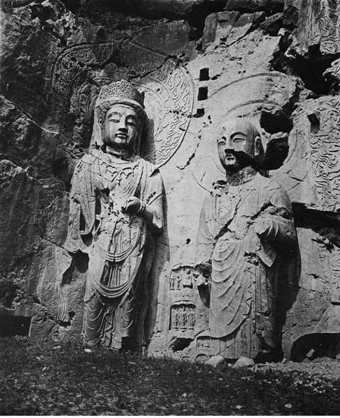 书中图片:龙门奉先寺大佛右胁侍菩萨和罗汉