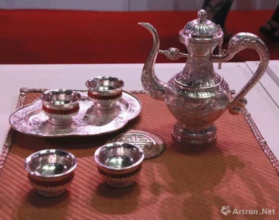 《银竹酒具》 何满（青海银器）＋吕成（嵊州竹编） 2016年