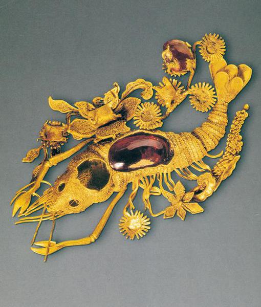 《累丝嵌珠宝虾型金饰》 清 首都博物馆藏