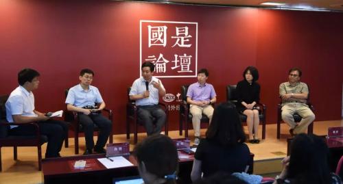 国是论坛讨论现场(侯宇 摄) 国是论坛讨论现场(侯宇 摄)