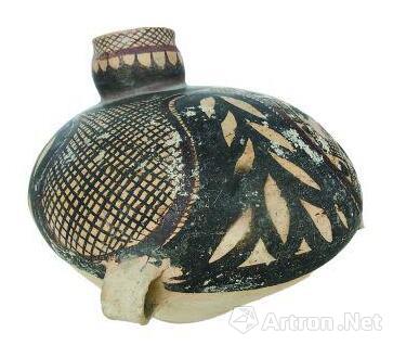 歪脖子陶罐，鸟型纹饰，造型别致。