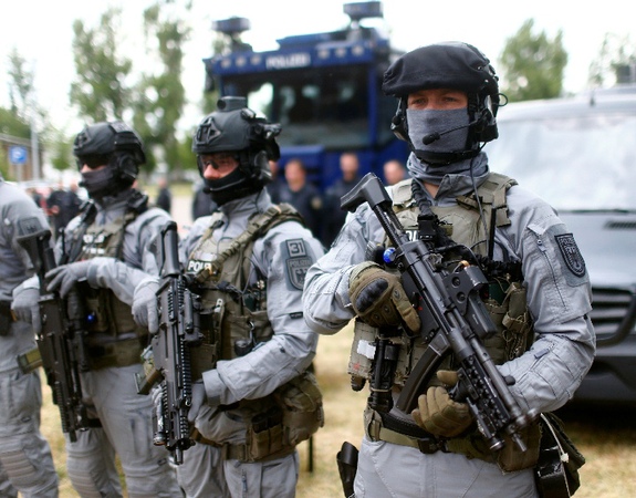 难民政策引德国政府内讧 特朗普不忘火上浇油