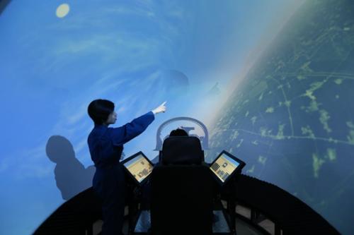 模拟器训练。曹占礼/摄