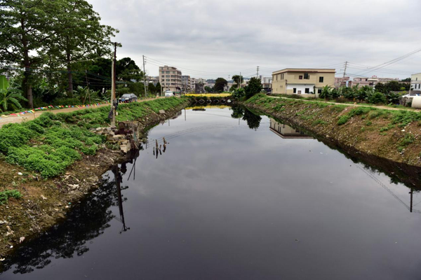 图2 汕头市潮阳区谷饶溪色黑如墨 图2 汕头市潮阳区谷饶溪色黑如墨
