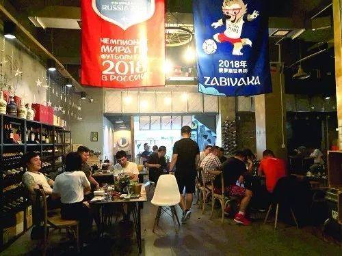 点击查看源网页 熬夜看世界杯猝死 28岁小伙患世界杯综合征