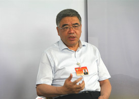 朱永新委员：扶贫先扶智 阻断贫困的代际传递