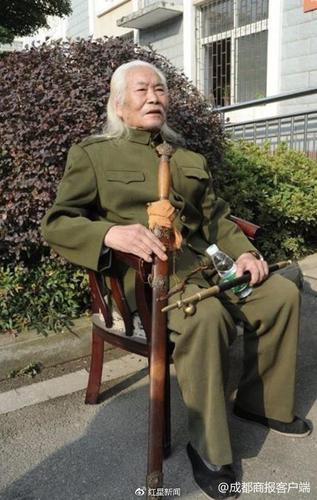 携35万仗剑走天涯老人去世 女儿叹息:太可怜了