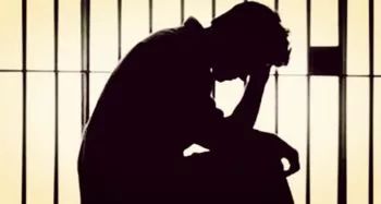 16名未成年学生被逼生日宴上吸毒 涉案3人被判重刑