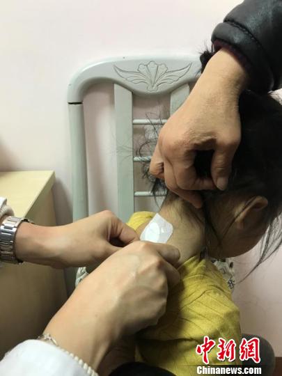 不同年龄的孩子贴敷时间不同?！≤缝?摄