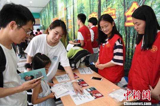 未来2个月，医院将与教育、公安系统和社会爱心力量紧密合作，探索如何多角度介入儿童成长系统开展儿童?；?，链接更多的资源为儿童创建安全的环境和友好的社区?！∷锕?摄