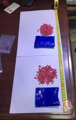 点击查看大图 缉毒女警察逛商场闻到异香 10分钟后抓到个大毒贩