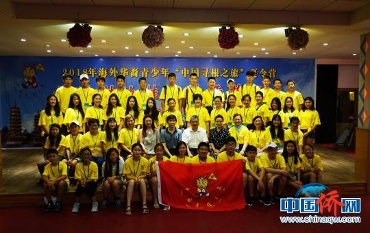 图为开营仪式合影?！√泼蜗?摄