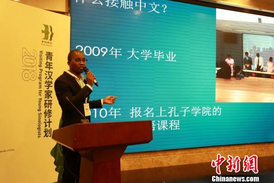 中国侨网来自博兹瓦纳的青年汉学家马奕男 万国松 摄