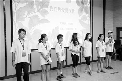 中国侨网营员在讲述与泉州的故事。