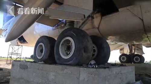 田地里有飞机！泰国村民一觉醒来被波音747惊呆