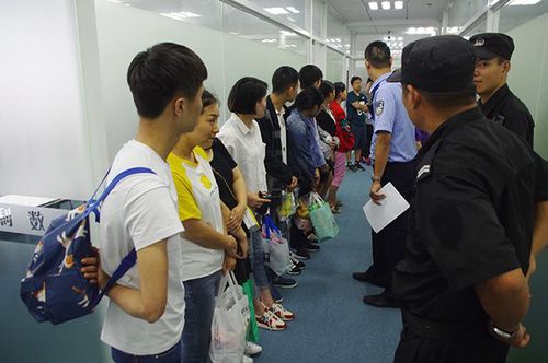 理财专家在微信群引导投资诈骗3千万 81人被刑拘