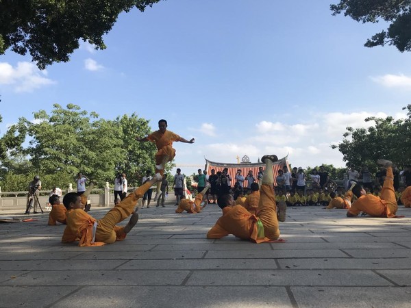 武僧展示南少林武术 武僧展示南少林武术