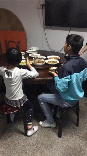 少年被父亲逼迫假摔碰瓷致颅骨骨折 如今考试拿到A