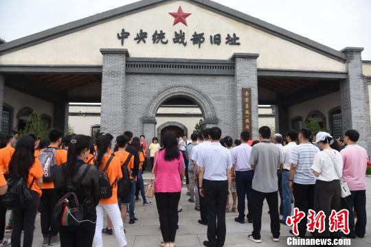 中国侨网7月12日，“中国华侨国际文化交流基地”在李家庄中共中央统战部旧址揭牌?！》肯钟瘛∩? style=