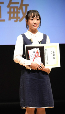 崔玥盈荣获冠军。（日本《中文导报》/张石 摄）