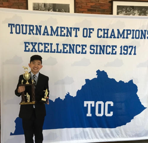 钻石吧14岁的张安润喜获全国中学生辩论赛季军，打算利用暑假更上层楼。(美国《世界日报》/家长提供)