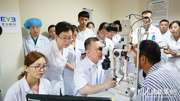 中南大学爱尔眼科学院博士生导师李绍伟教... 中南大学爱尔眼科学院博士生导师李绍伟教...