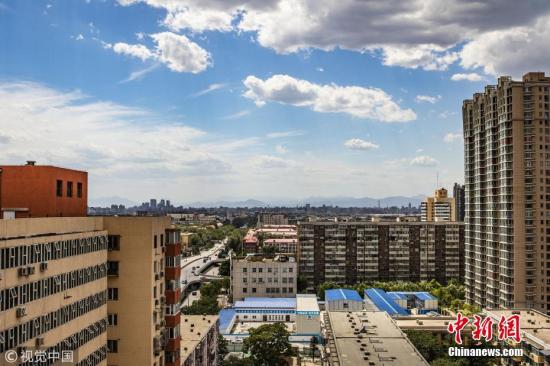 资料图：北京蓝天。许建萍 摄 图片来源：视觉中国