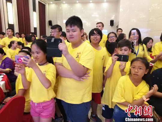 华裔青少年:做中国文化的传承人和传播者